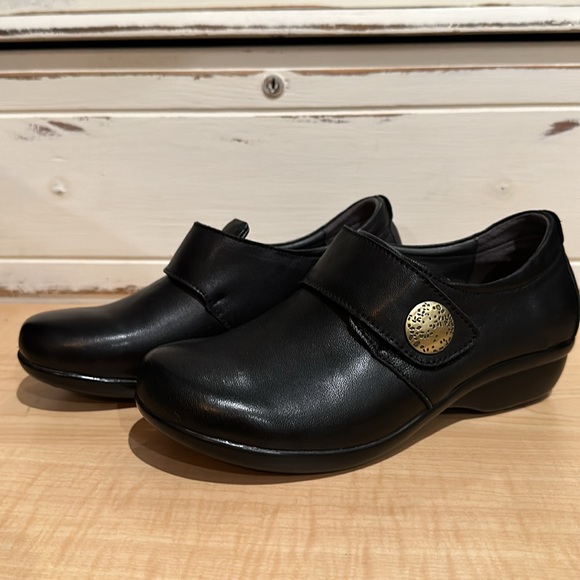 Propet Women's Autumn Shoes - Picture 10 of 12